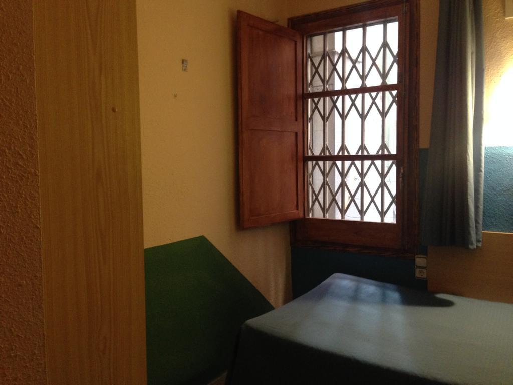 Pension Bertolin Барселона Екстериор снимка